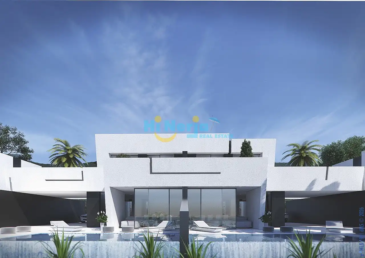 Chalet con piscina en venta en Torre del Mar, imagen 2