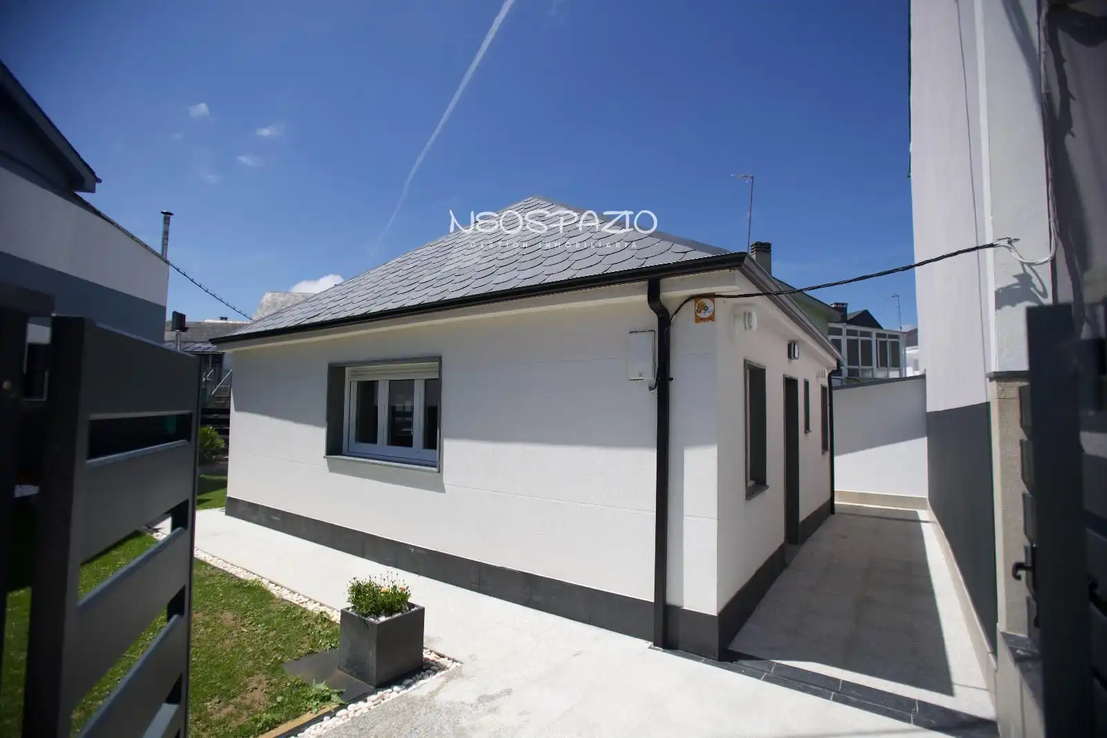 Vista exterior de Casa o xalet en venda en Lugo amb Calefacció i Alarma