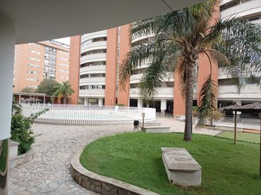 Pis amb piscina en venda a Calle Ares