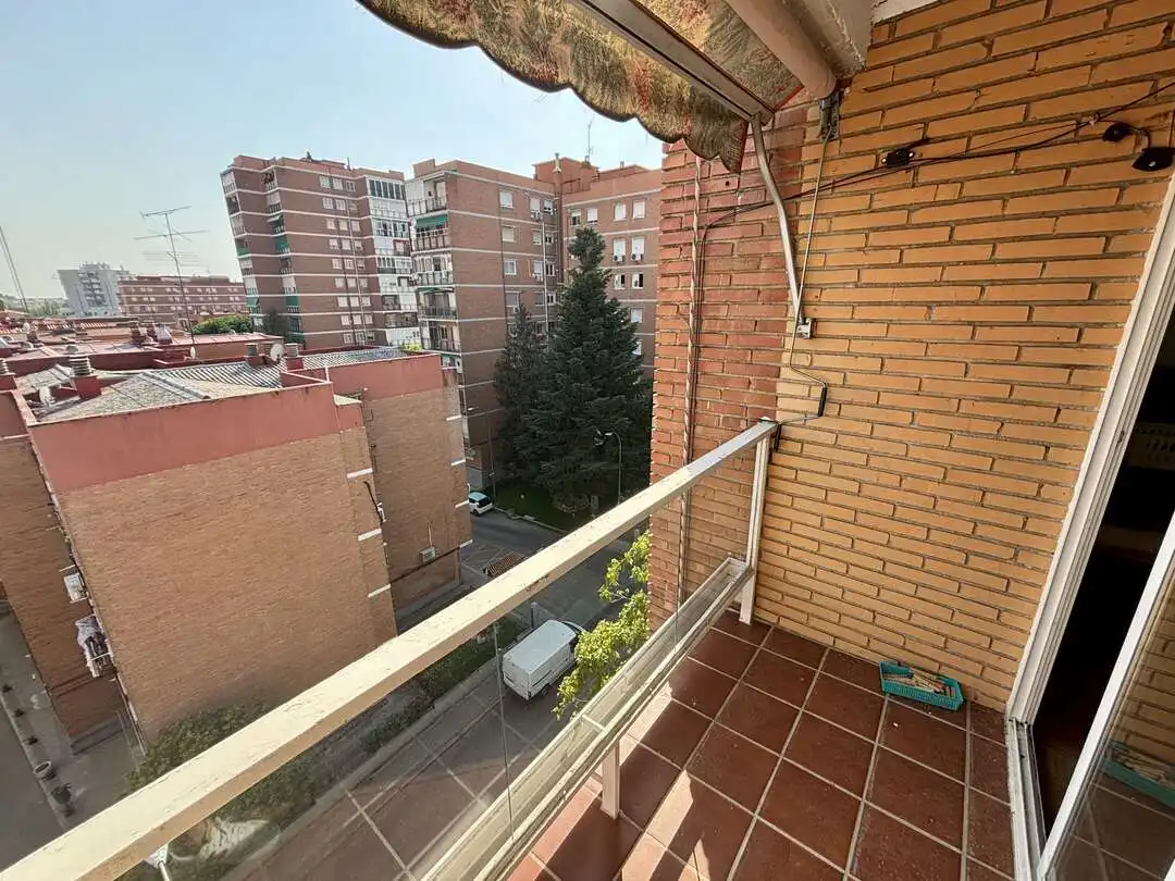Pis amb ascensor en venda a Calle de Camarena, imagen 6