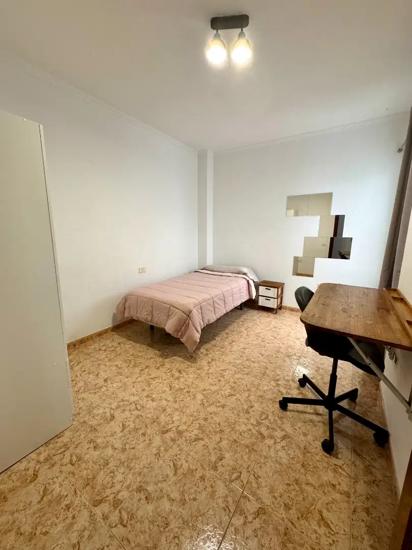Habitación de Piso de alquiler en San Cristóbal de la Laguna con Trastero, Amueblado y Lavadora