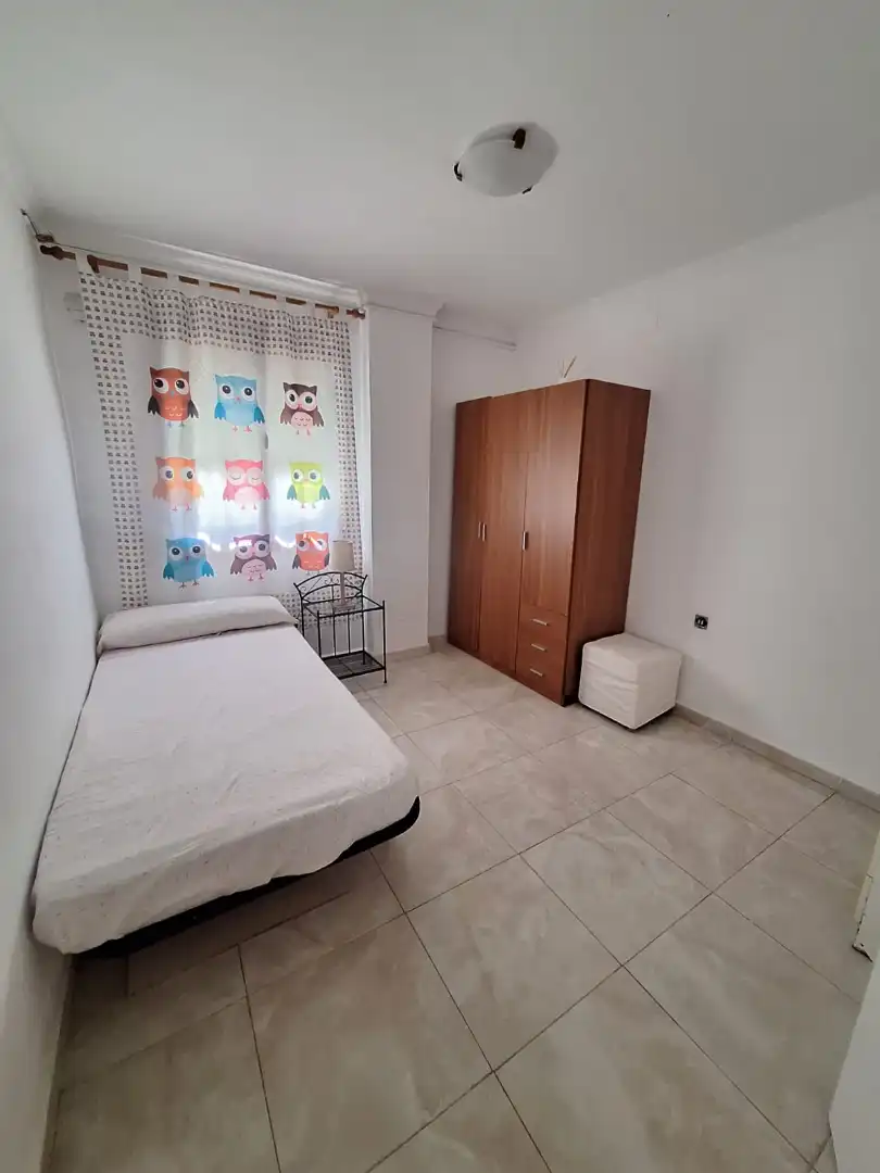 Schlafzimmer von Wohnung zur Miete in La Línea de la Concepción mit Möbliert, Ofen und Waschmaschine