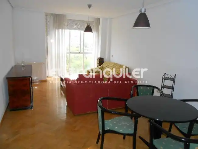 Living room of Flat for rent in Madrid  with Air Conditioner, Parquet flooring and Swimming Pool