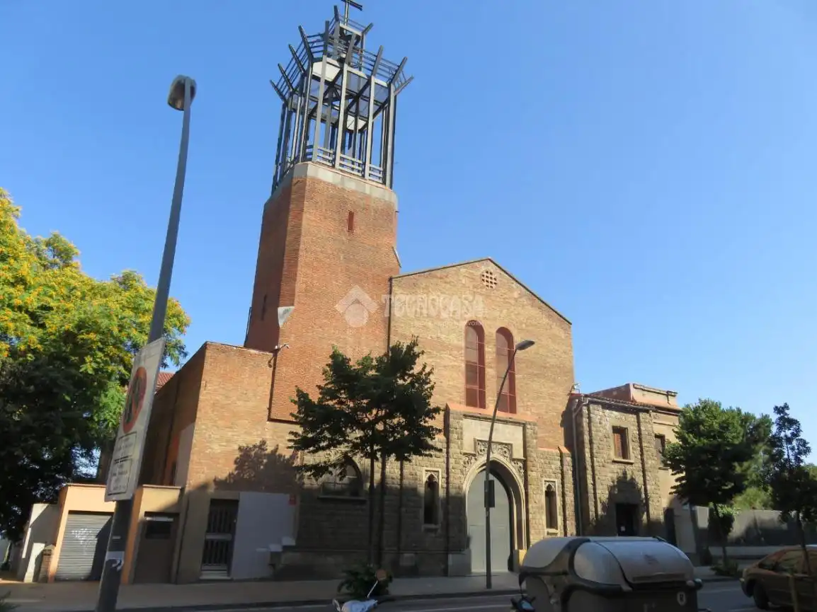Vista exterior de Pis en venda en Barcelona amb Calefacció