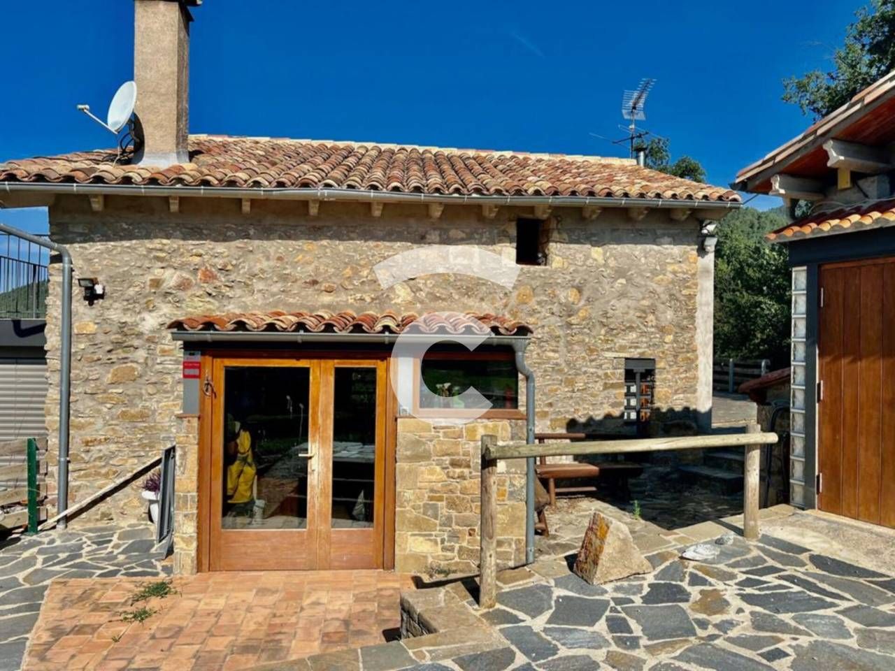 Vista exterior de Finca rústica en venda en Les Llosses amb Calefacció, Jardí privat i Parquet