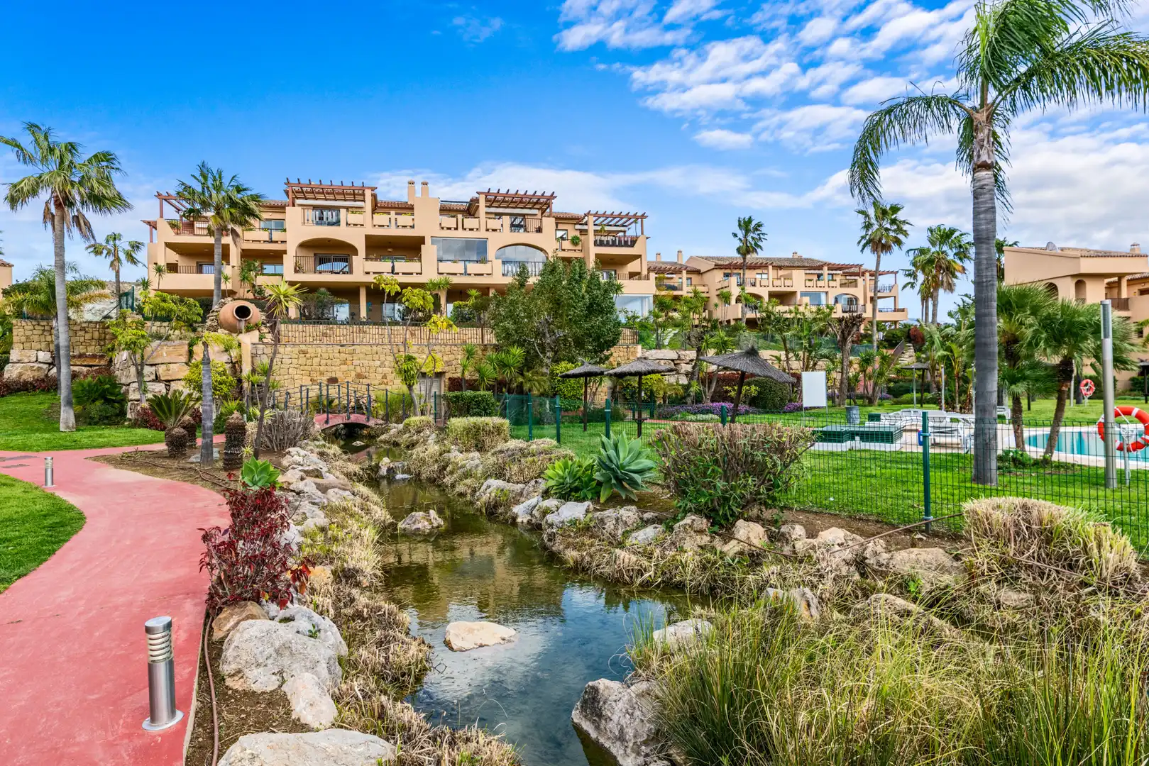 Penthouse with pool for sale in El Paraíso, imagen 2