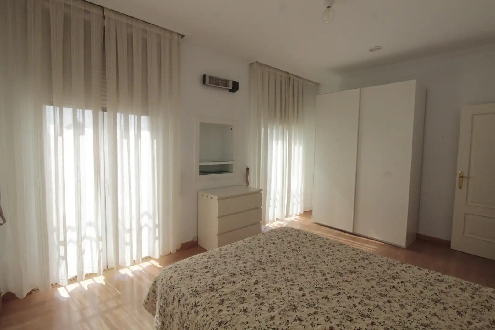 Habitación de Piso en venta en Sevilla con Balcón y Jacuzzi