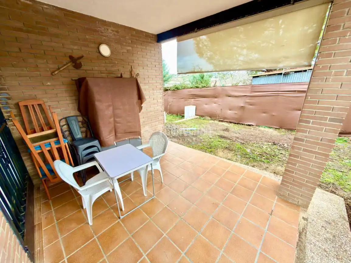 Jardí de Casa adosada en venda en Valdeaveruelo amb Aire condicionat i Calefacció