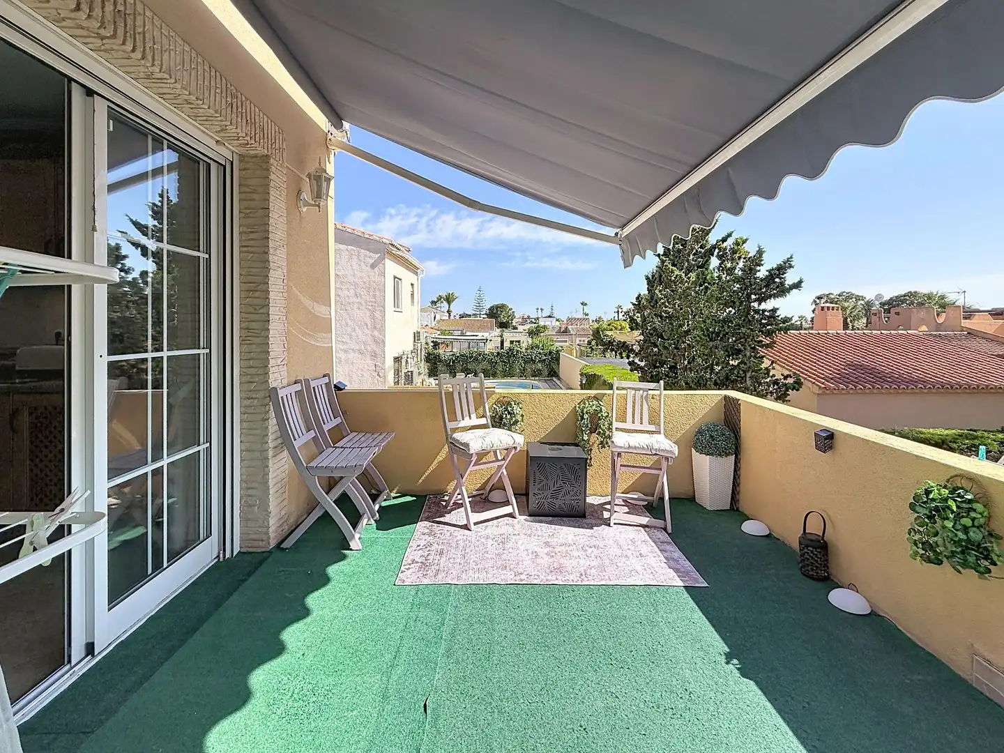 Terrassa de Casa o xalet en venda en Torrevieja amb Aire condicionat, Jardí privat i Piscina