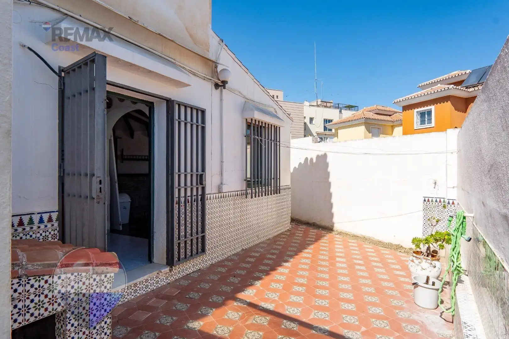 Vista exterior de Casa o xalet en venda en Rincón de la Victoria amb Aire condicionat, Jardí privat i Piscina