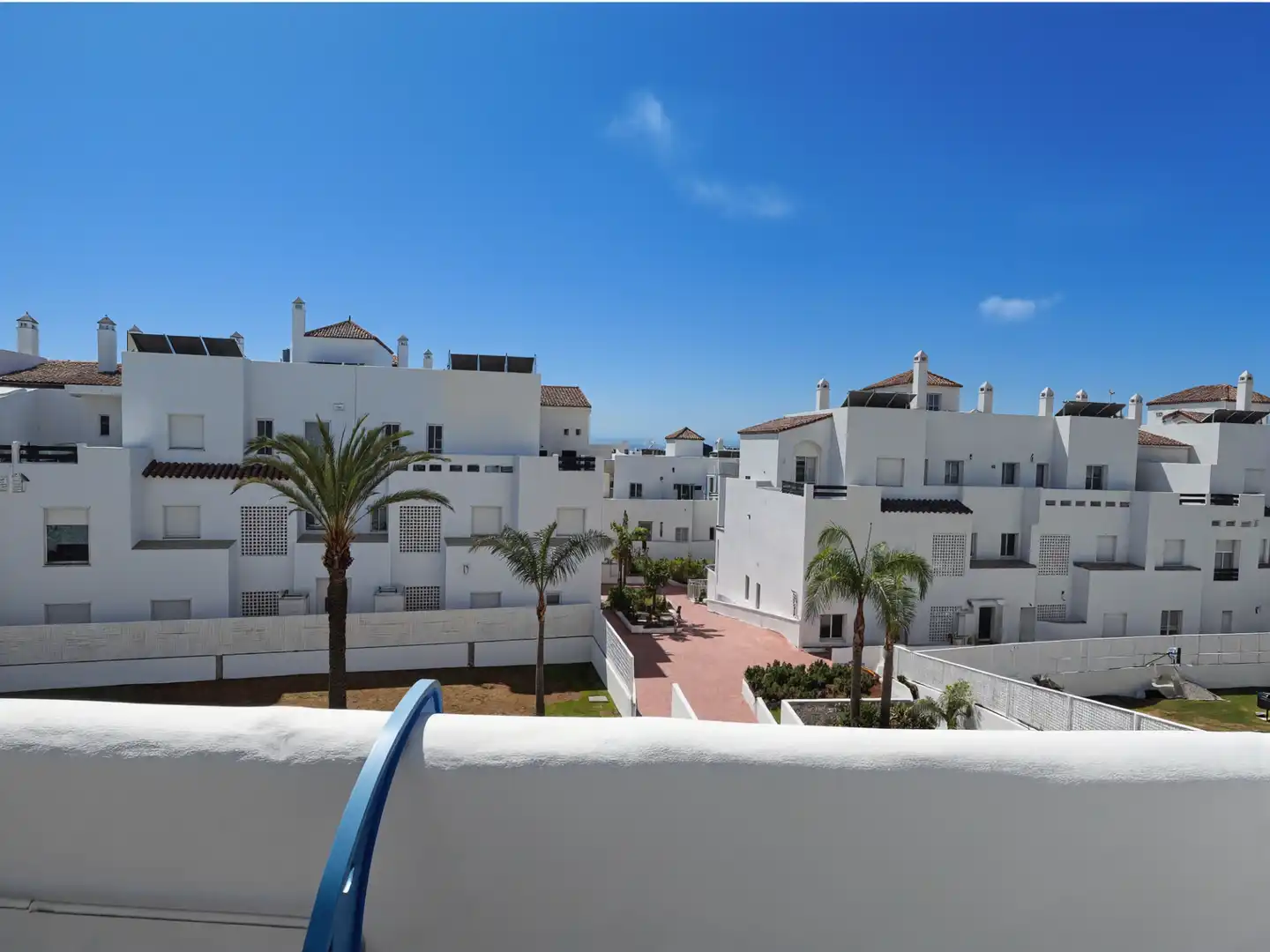Vista exterior de Apartament en venda en Estepona amb Aire condicionat, Terrassa i Piscina