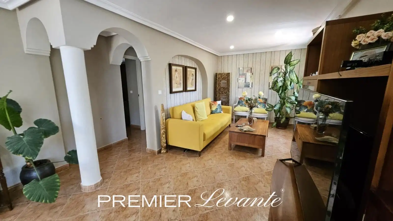 Sala d'estar de Casa o xalet en venda en La Nucia amb Aire condicionat, Calefacció i Jardí privat