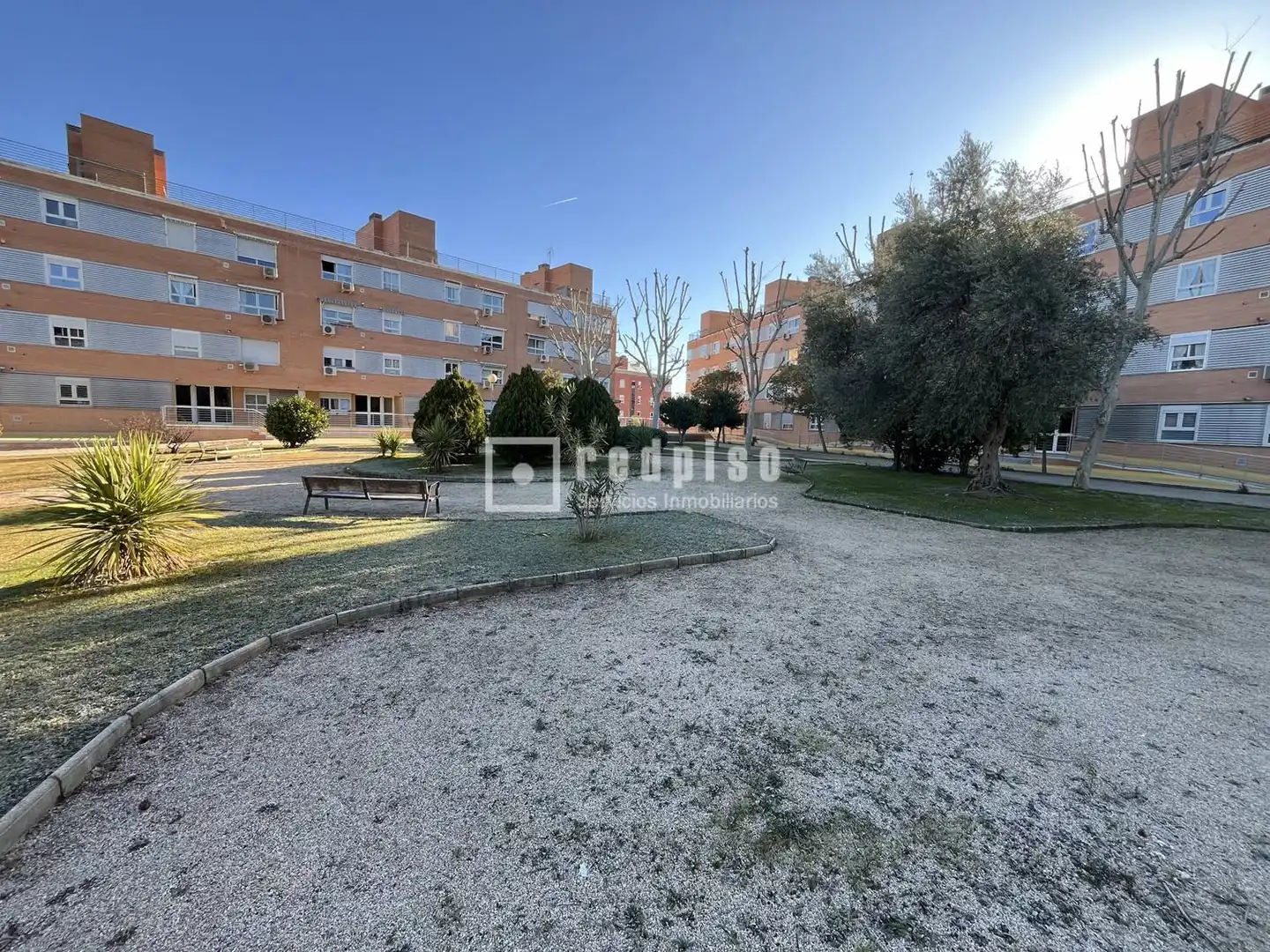 Parking de Piso en venta en Madrid con Aire acondicionado, Calefacción y Jardín privado