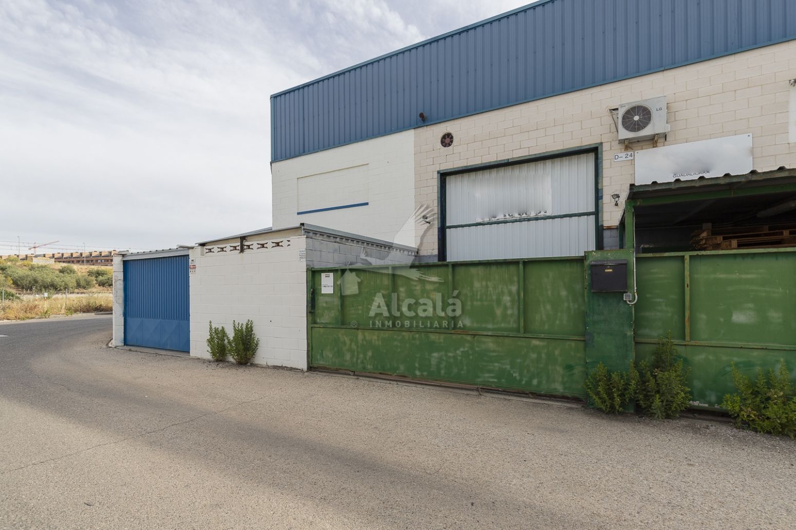Exterior view of Industrial buildings for sale in Alovera