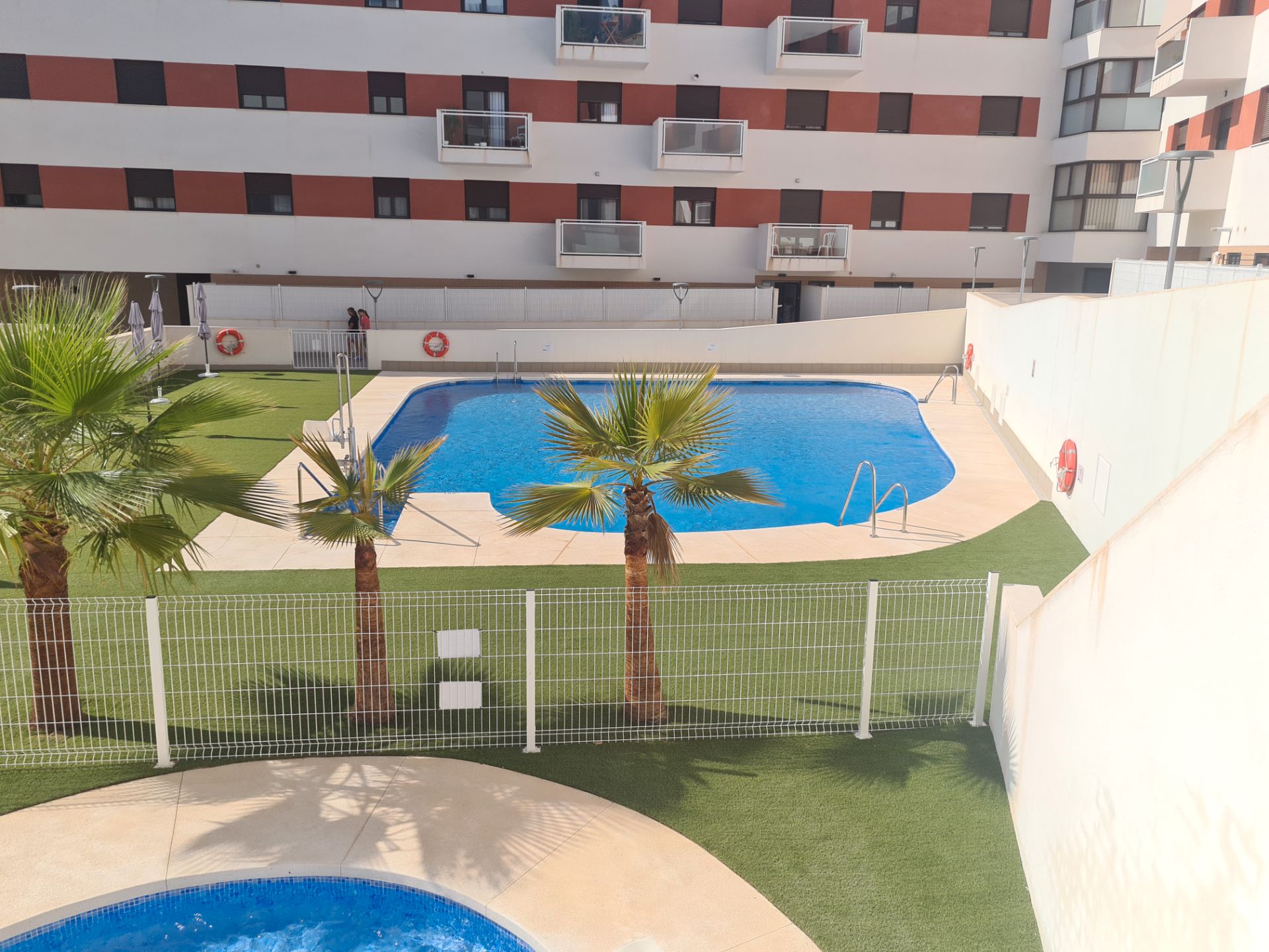 Piscina de Pis de lloguer en Dos Hermanas amb Aire condicionat, Forn i Rentadora