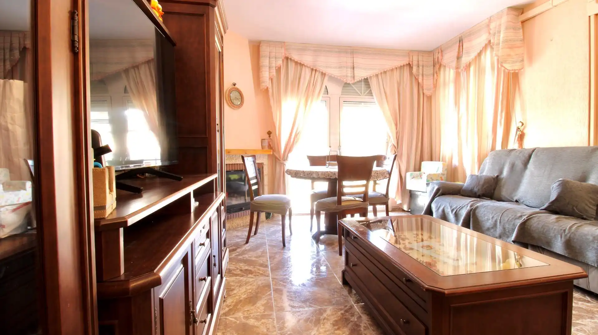 Sala de estar de Casa adosada en venta en Roquetas de Mar con Aire acondicionado, Terraza y Trastero