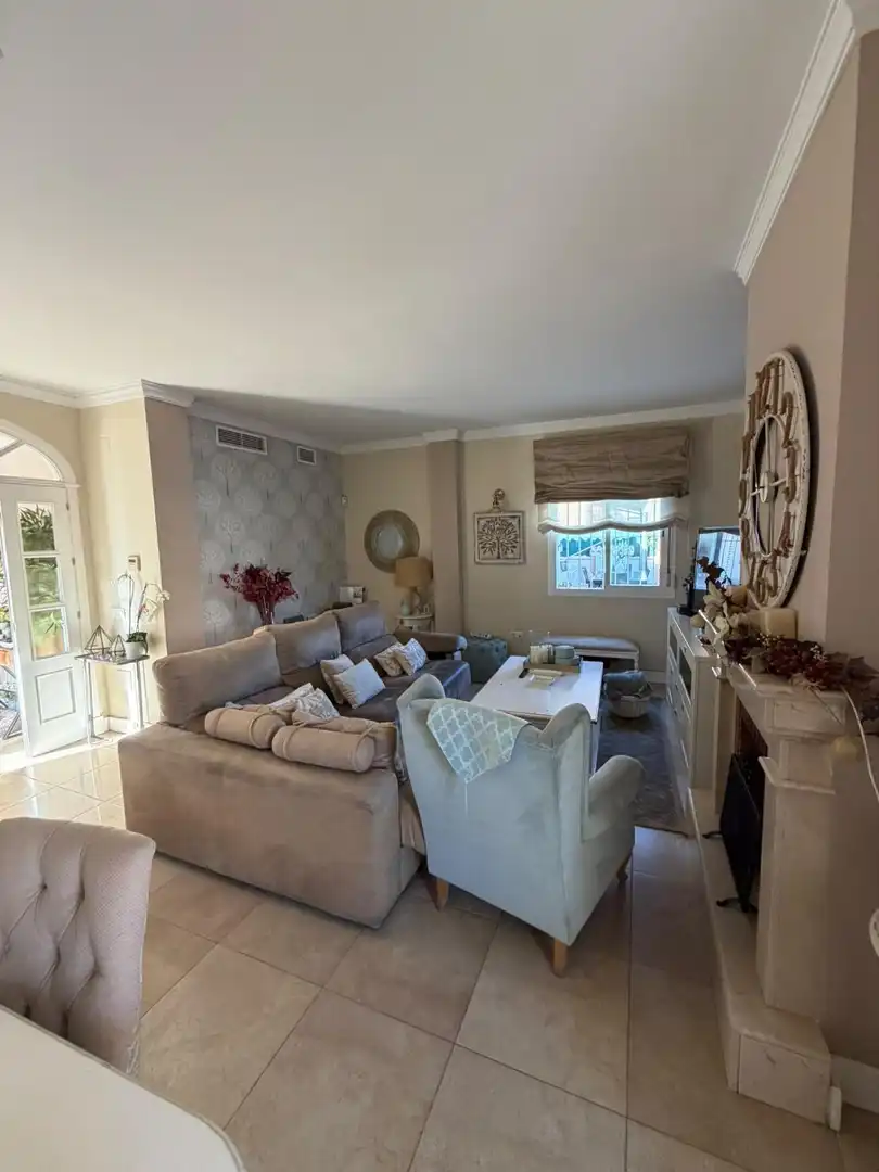 Terraced house with pool for sale in Los Barrios, imagen 3