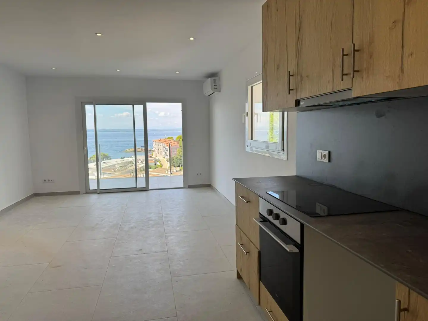 Houses for sale in Carrer Carrer de Pafar Paulus Rubens, 33, Almadrava - Canyelles - Puig-Rom