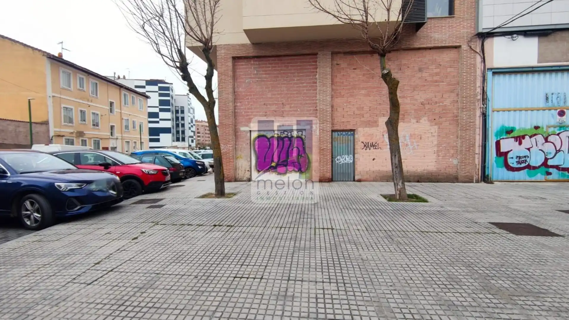 Vista exterior de Local en venta en Burgos Capital