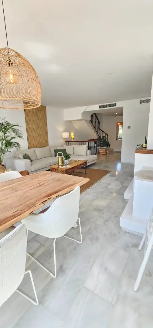 Sala de estar de Casa adosada de alquiler en Alhaurín de la Torre con Aire acondicionado, Jardín privado y Terraza