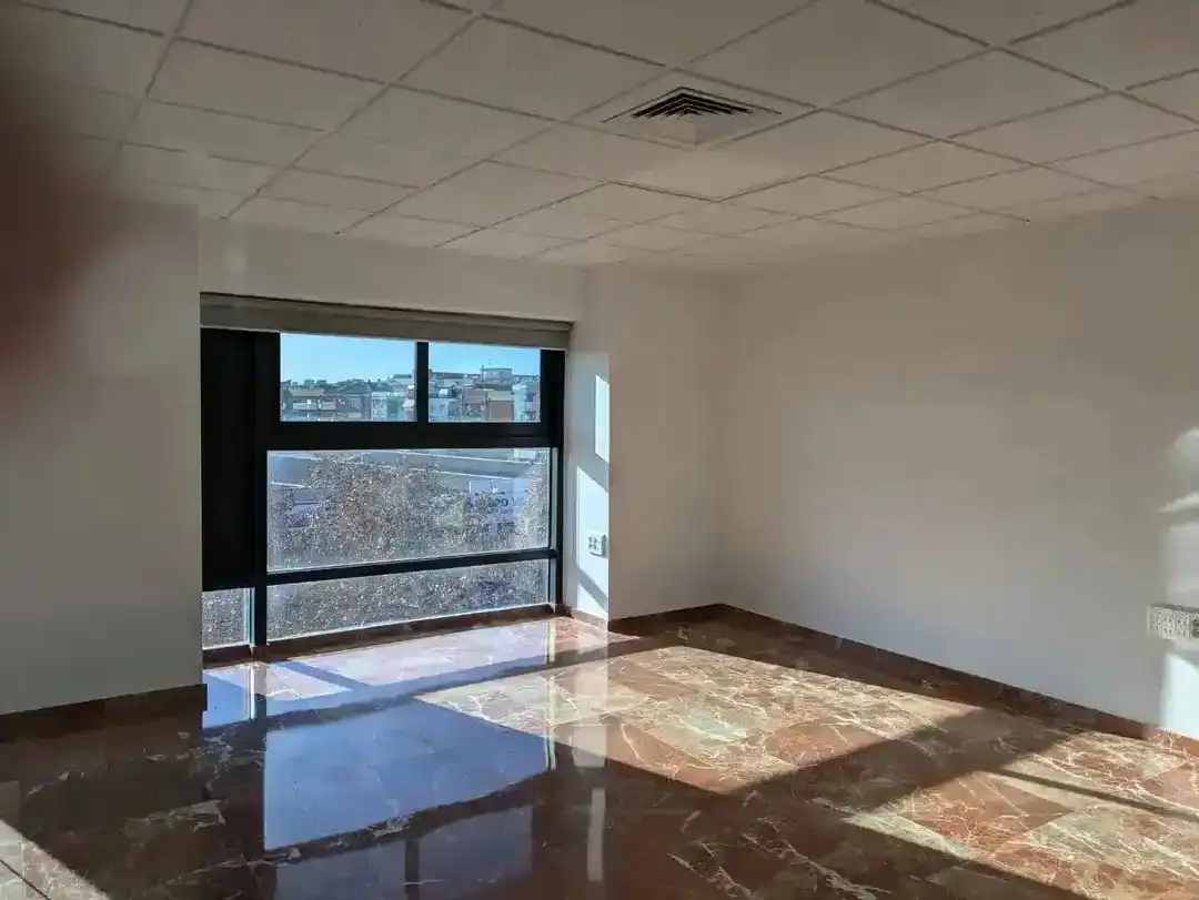 Büro zur Miete in Cornellà de Llobregat mit Klimaanlage, Heizung und Internet