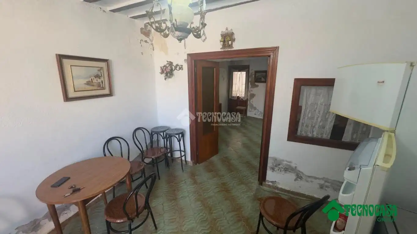 Casa adosada en venda a C. Constantino Alhambra, Villarejo de Fuentes