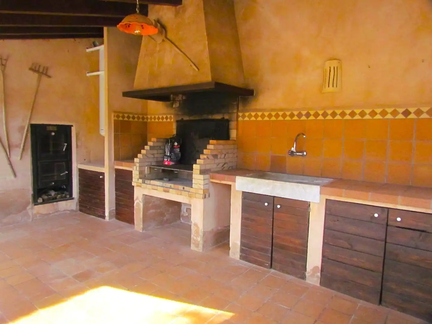 Cocina de Finca rústica de alquiler en Santa Eugènia con Aire acondicionado, Jardín privado y Terraza