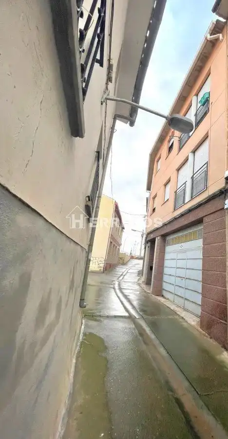Vista exterior de Apartament en venda en Albelda de Iregua amb Calefacció i Moblat
