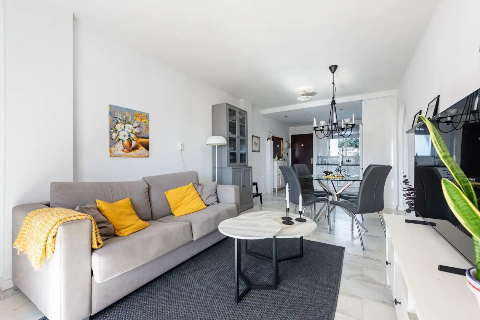 Apartment with pool for sale in Calle Libra 42