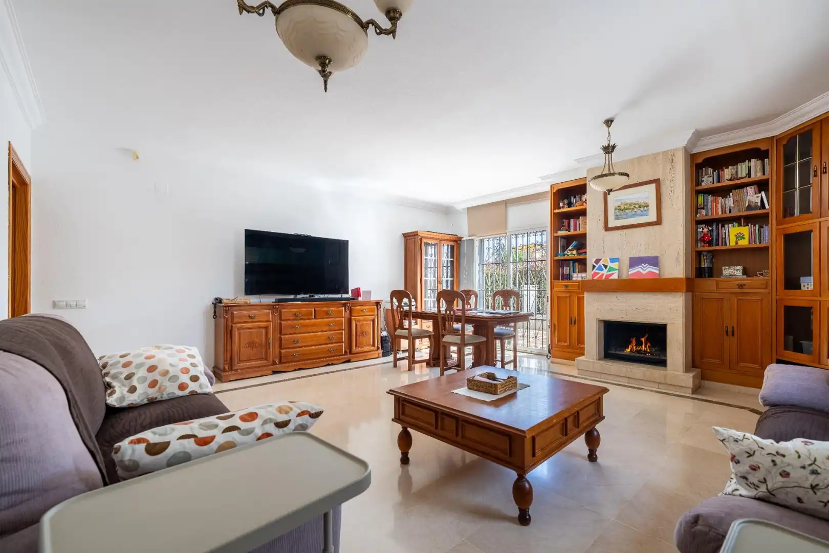 Sala de estar de Casa o chalet en venta en Roquetas de Mar con Aire acondicionado, Calefacción y Jardín privado