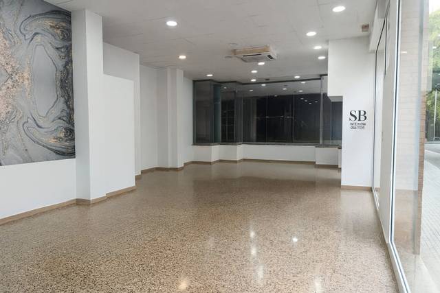 Local comercial en Alquiler en Estació de França