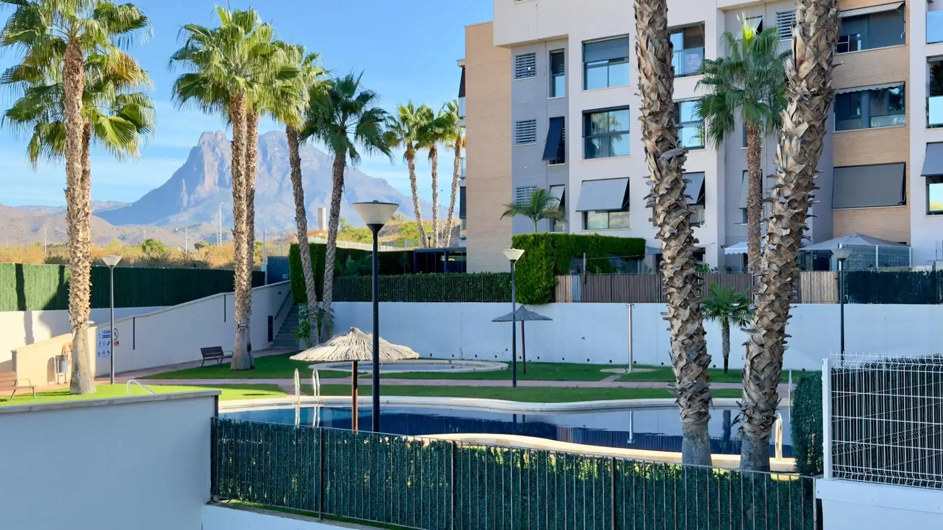 Vista exterior de Apartament en venda en Finestrat amb Aire condicionat, Calefacció i Jardí privat
