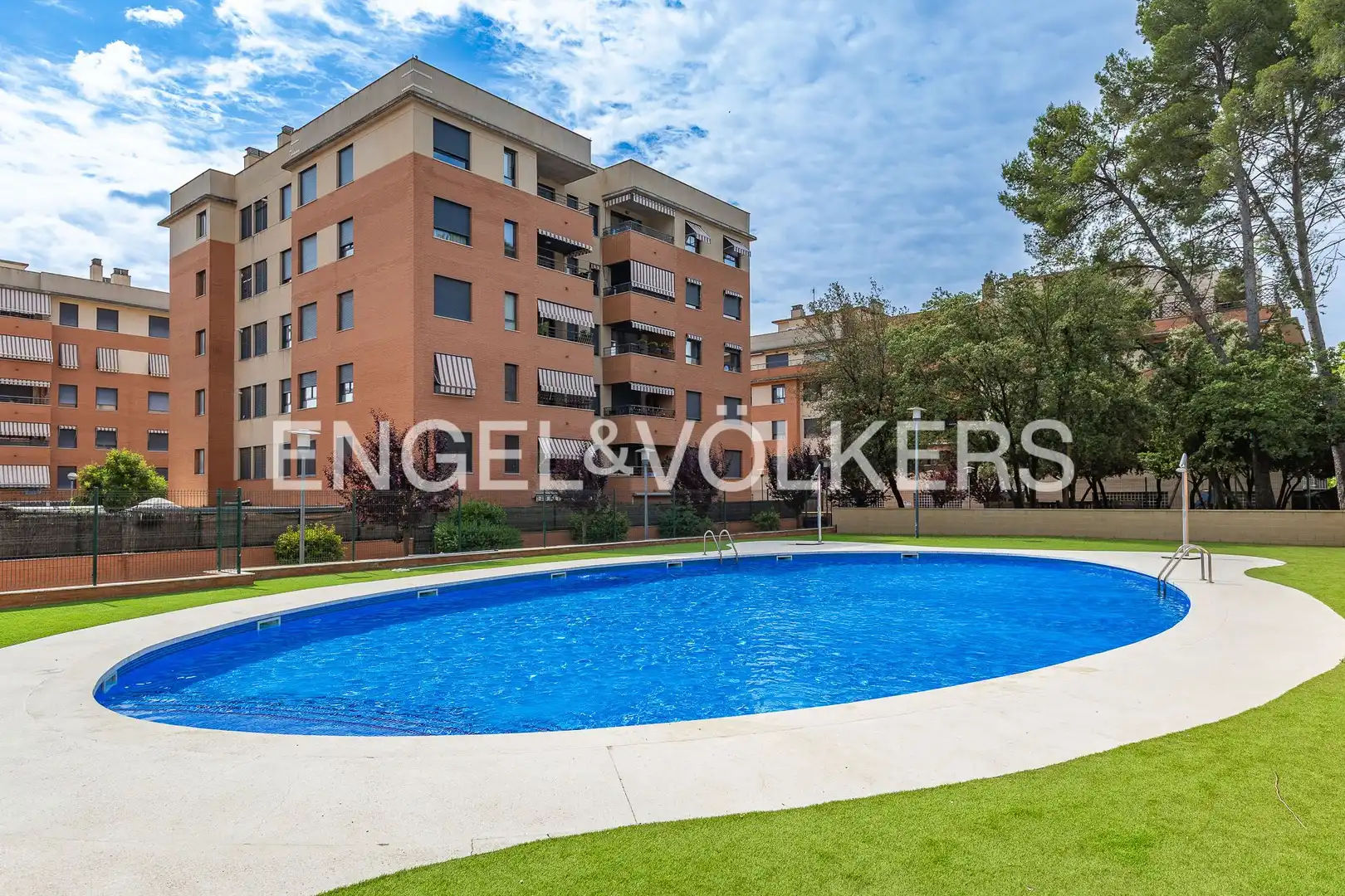 Piscina de Piso en venta en Sabadell con Aire acondicionado, Calefacción y Jardín privado