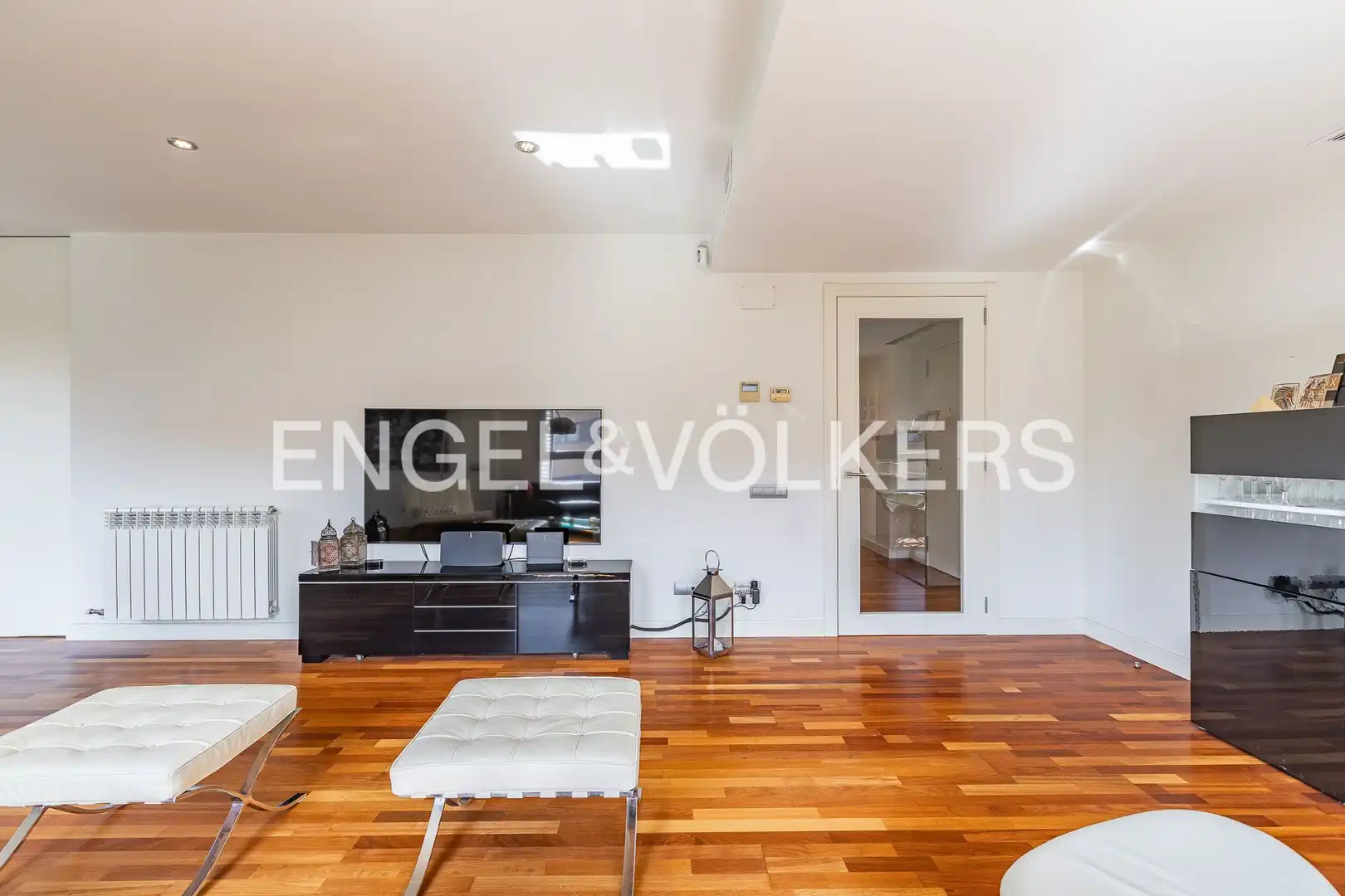 Sala d'estar de Pis en venda en Sant Cugat del Vallès amb Aire condicionat, Calefacció i Parquet