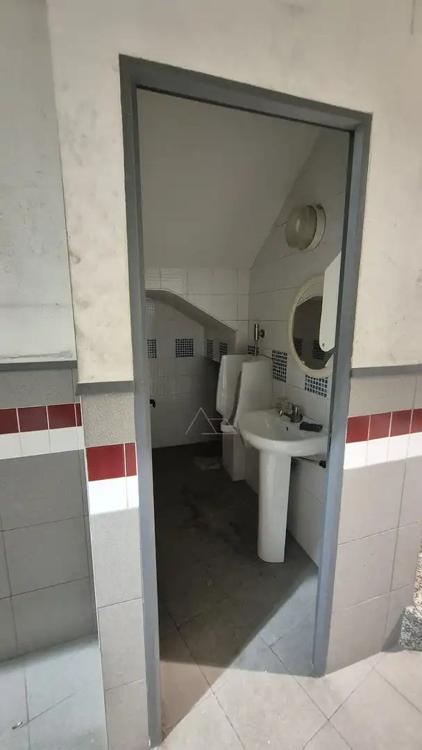 Badezimmer von Fabrikhallen zur Miete in Lleida