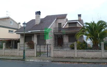 Vista exterior de Casa o xalet en venda en O Carballiño   amb Calefacció i Jardí privat