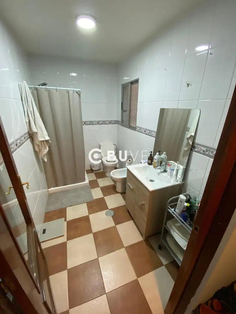 Bany de Casa o xalet en venda en Alcalá de Guadaira amb Aire condicionat, Traster i Moblat