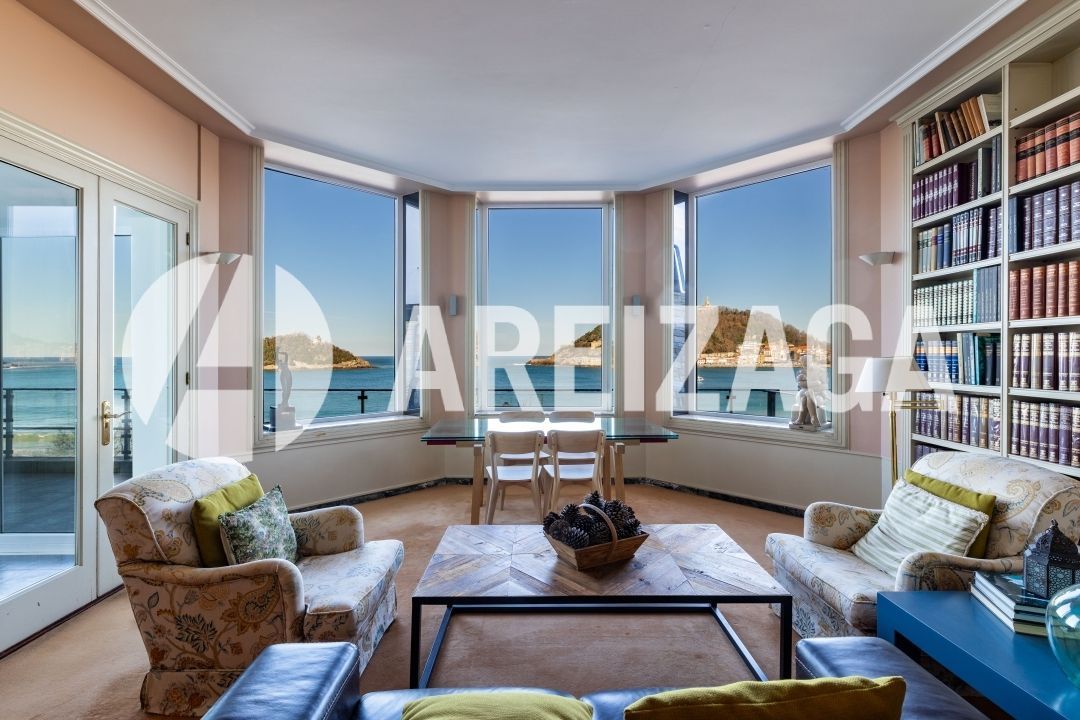 Living room of Flat for sale in Donostia - San Sebastián   with Heating, Terrace and Balcony