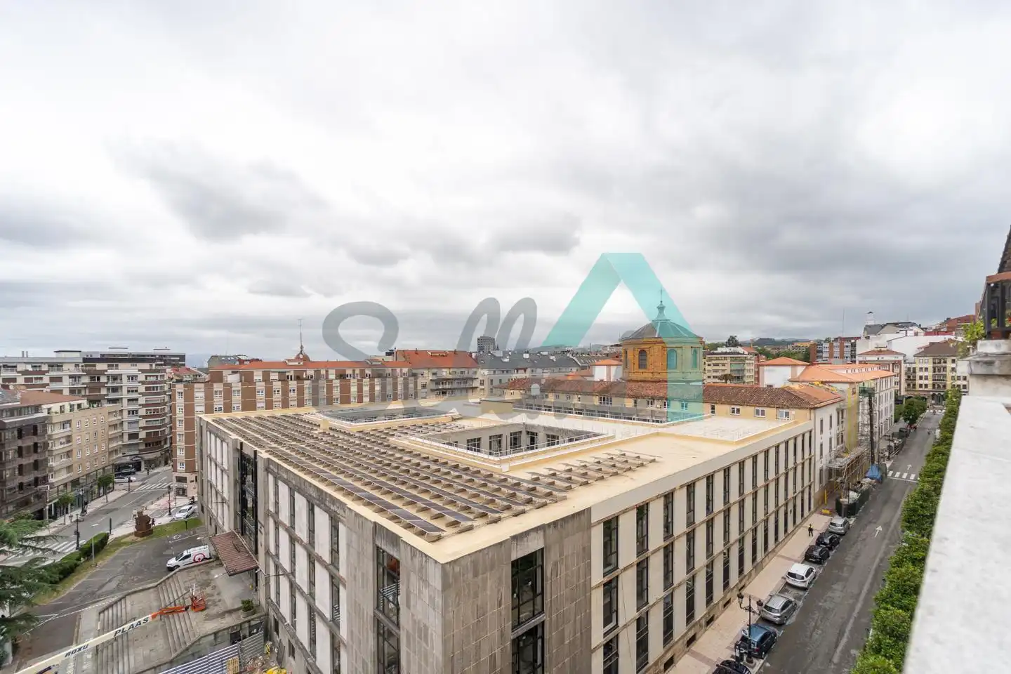 Vista exterior de Ático de alquiler en Oviedo  con Calefacción y Terraza