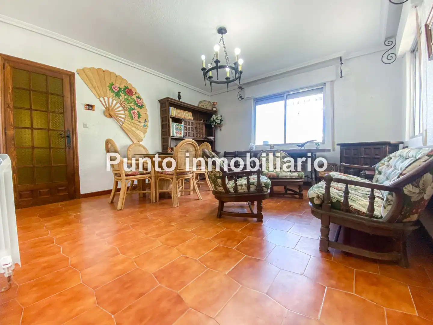 Sala de estar de Casa adosada en venta en Tudela de Duero con Calefacción, Jardín privado y Terraza