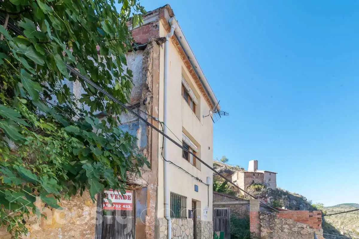 Houses for sale in Calle Virgen de Gracia, 31, Castielfabib