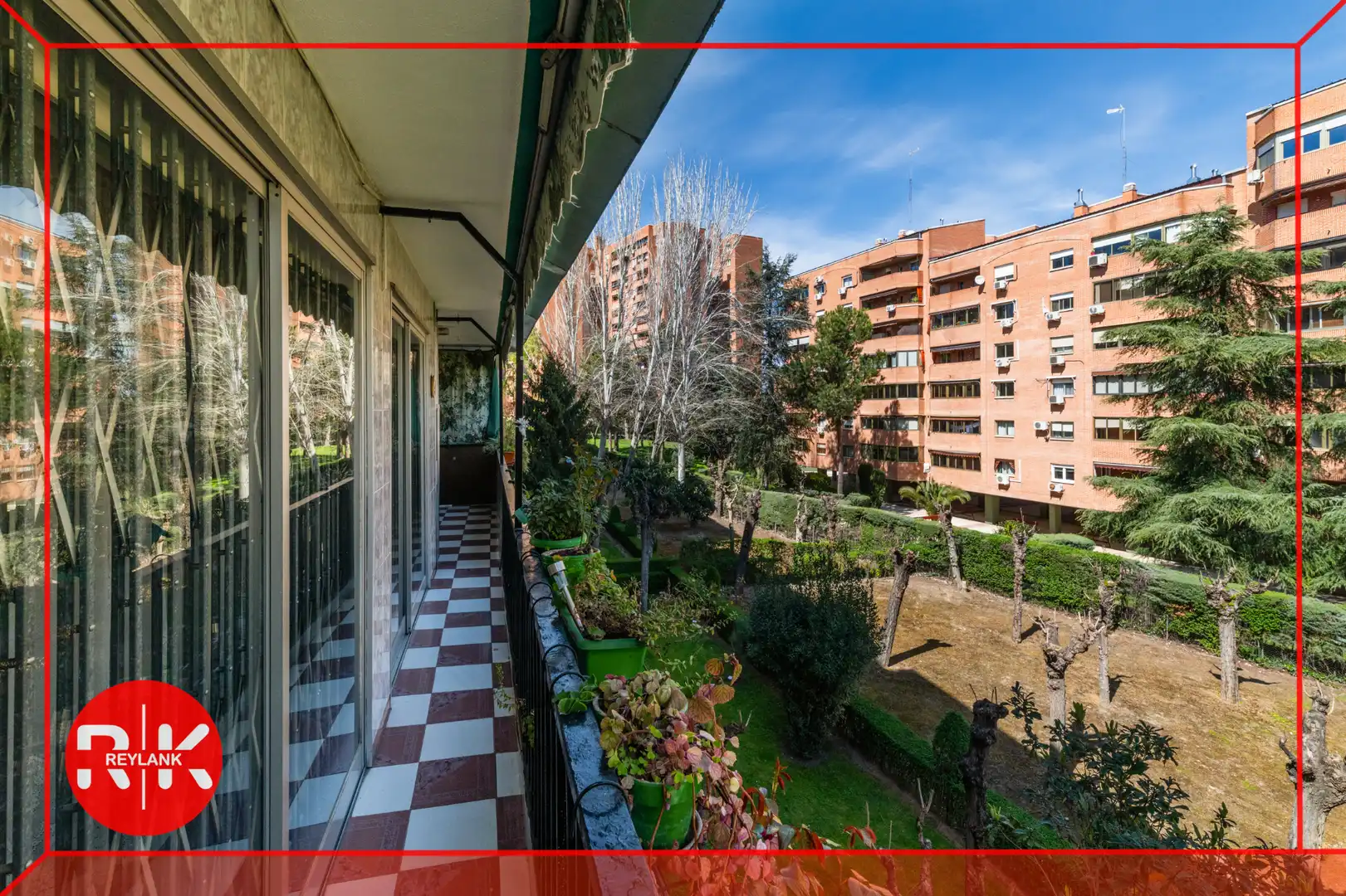 Vista exterior de Pis en venda en Coslada amb Aire condicionat, Terrassa i Traster