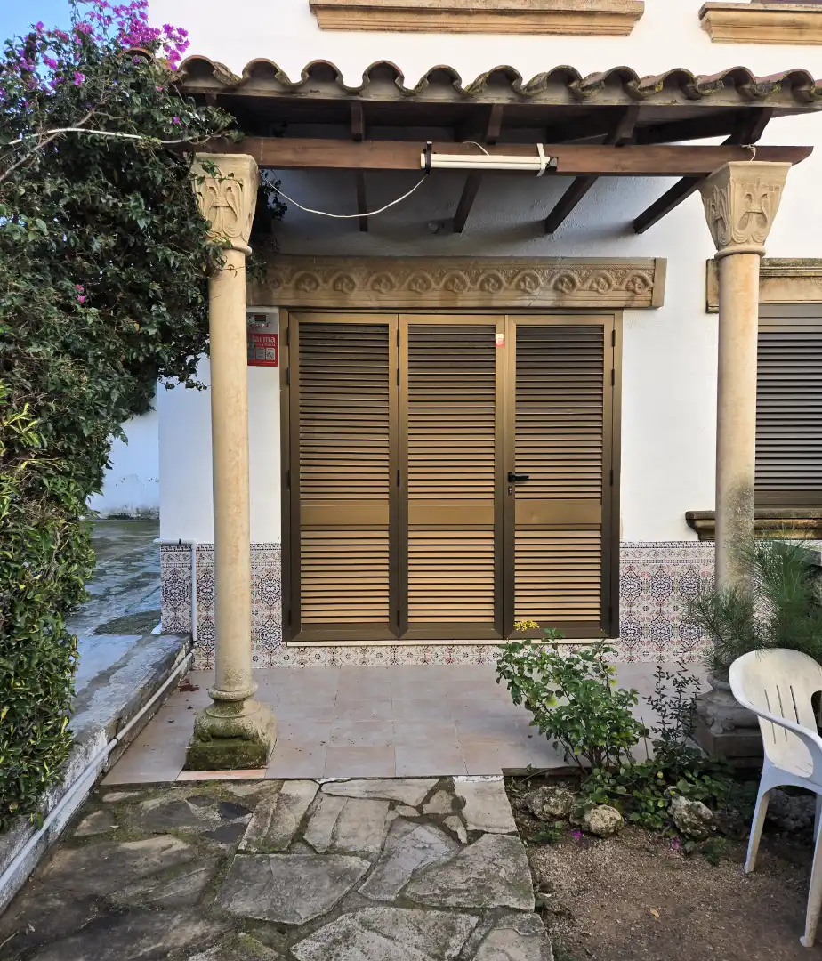 Außenansicht von Einfamilien-Reihenhaus zum Verkauf in Cambrils mit Privatgarten, Ofen und Gemeinschaftspool
