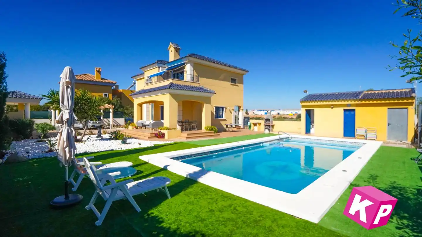 Vista exterior de Casa o xalet en venda en Santa Pola amb Aire condicionat, Jardí privat i Terrassa