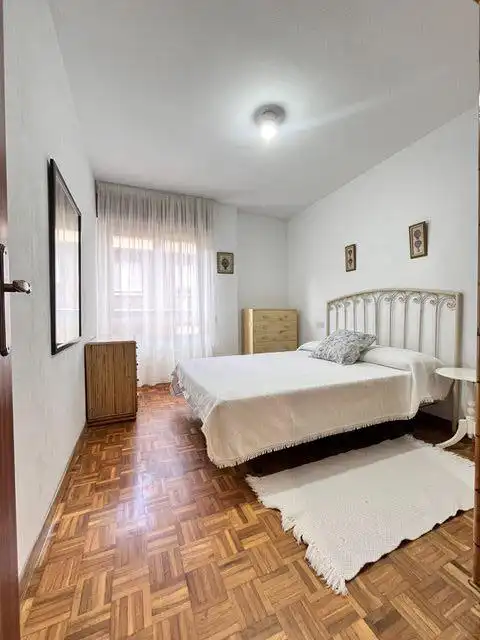 Habitación de Apartamento de alquiler en Gijón  con Aire acondicionado, Calefacción y Amueblado