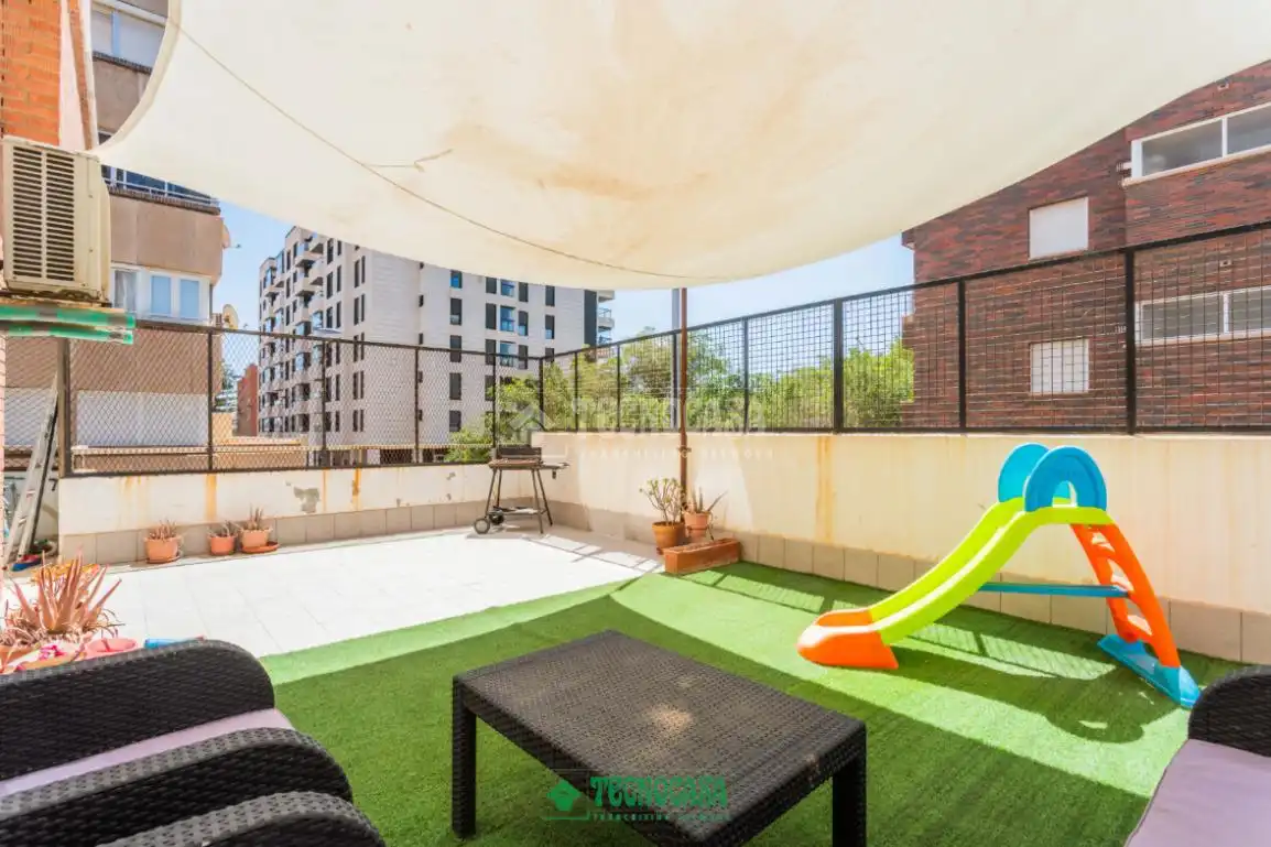 Terraza de Piso en venta en  Almería Capital con Calefacción y Terraza
