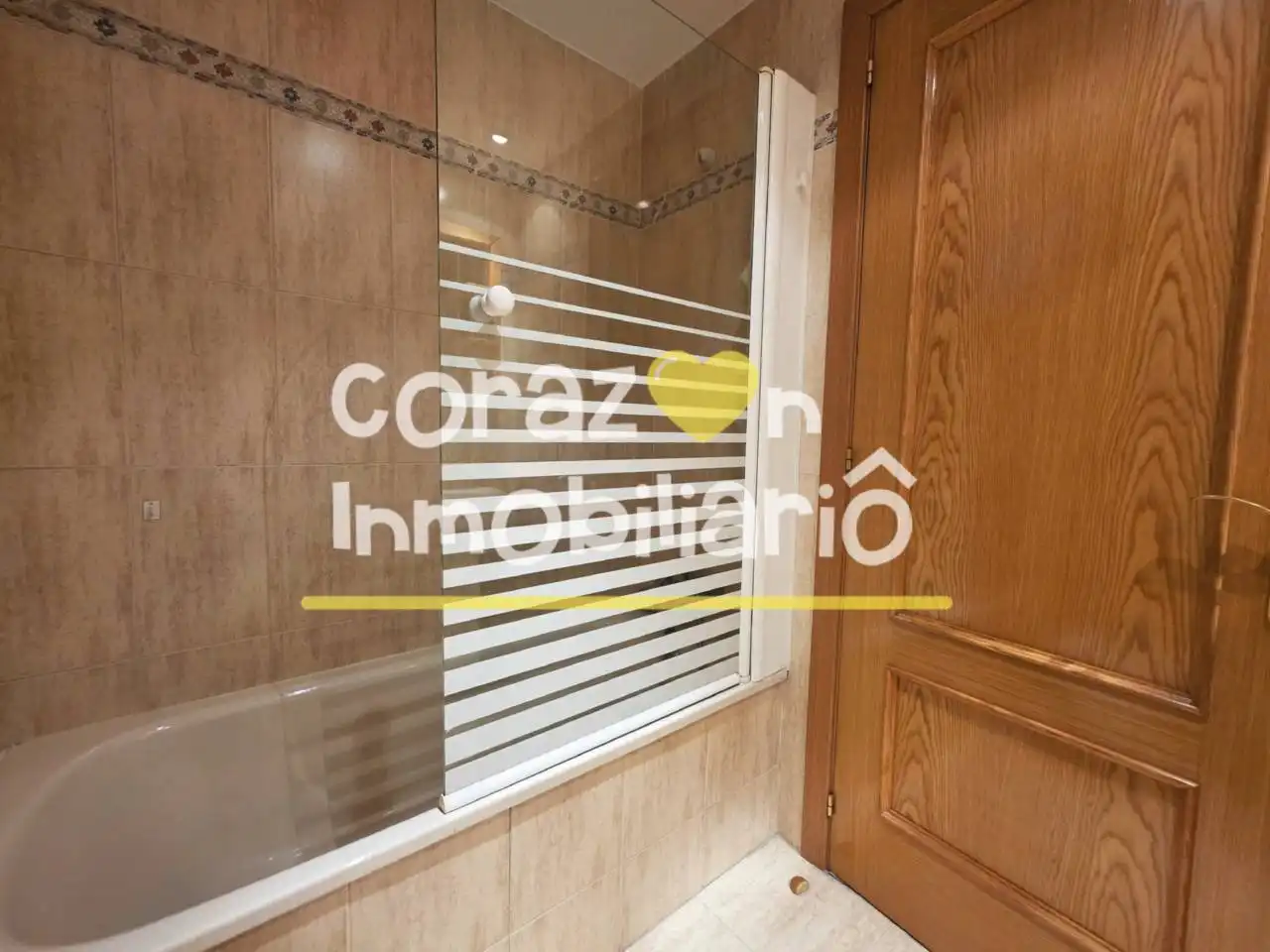 Bathroom of Flat for sale in Madrid  with Heating, Parquet flooring and Storage room