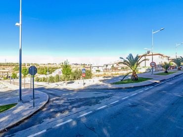 Terrenos y solares en venta en Calle Cruz Roja 4