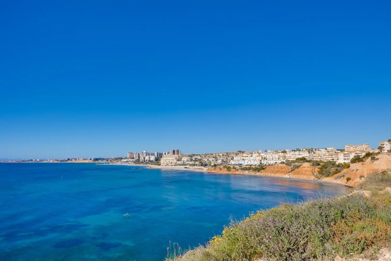 Vista exterior de Piso en venta en Orihuela con Aire acondicionado, Amueblado y Piscina comunitaria