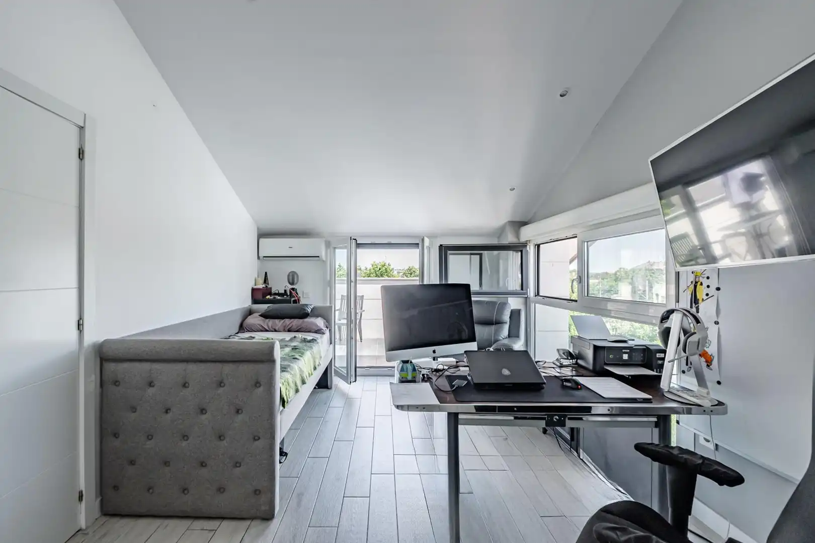Habitación de Casa adosada en venta en Pozuelo de Alarcón con Aire acondicionado, Calefacción y Piscina